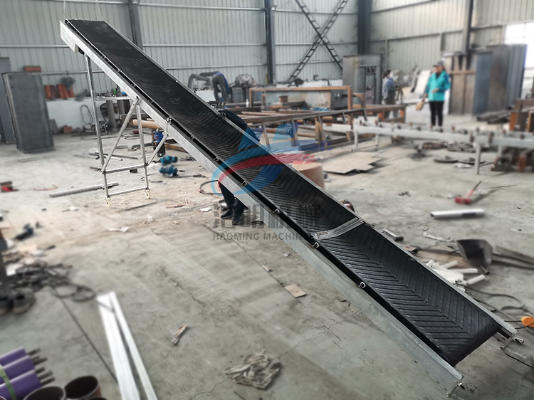 化肥裝車折疊（dié）輸送機