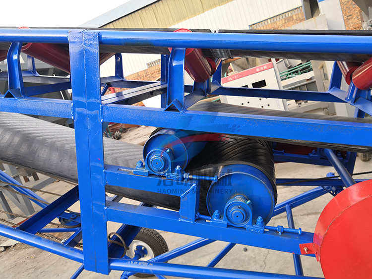 DY移動式皮（pí）帶輸送機