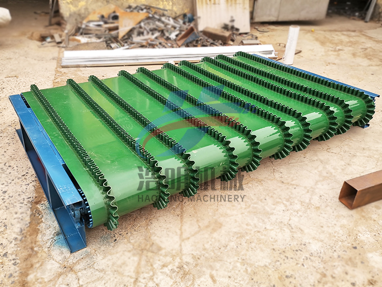 分料（liào）超寬裙邊PVC皮帶輸送（sòng）機